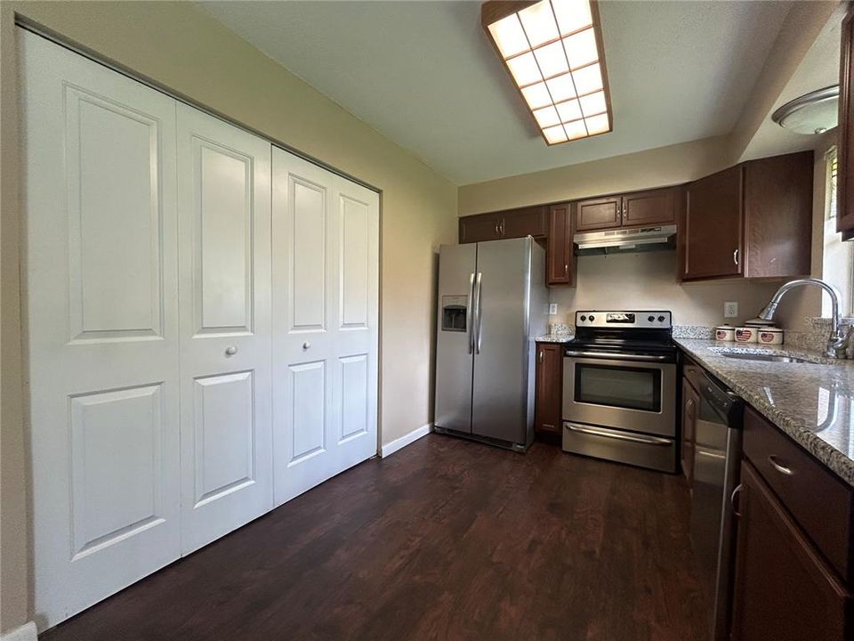 For Sale: $259,900 (3 beds, 2 baths, 1467 Square Feet)