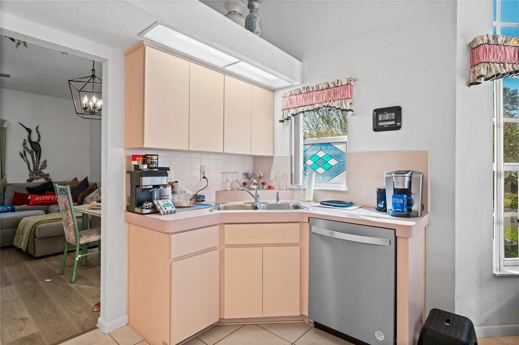 For Sale: $267,500 (2 beds, 2 baths, 1378 Square Feet)