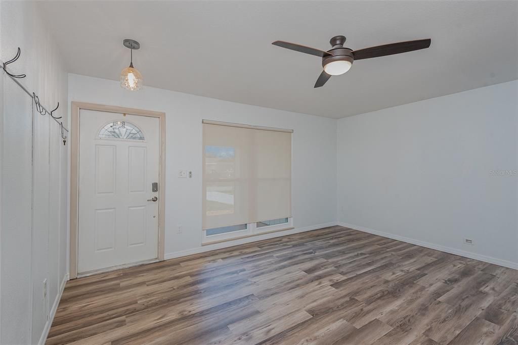 For Sale: $329,000 (3 beds, 2 baths, 1245 Square Feet)