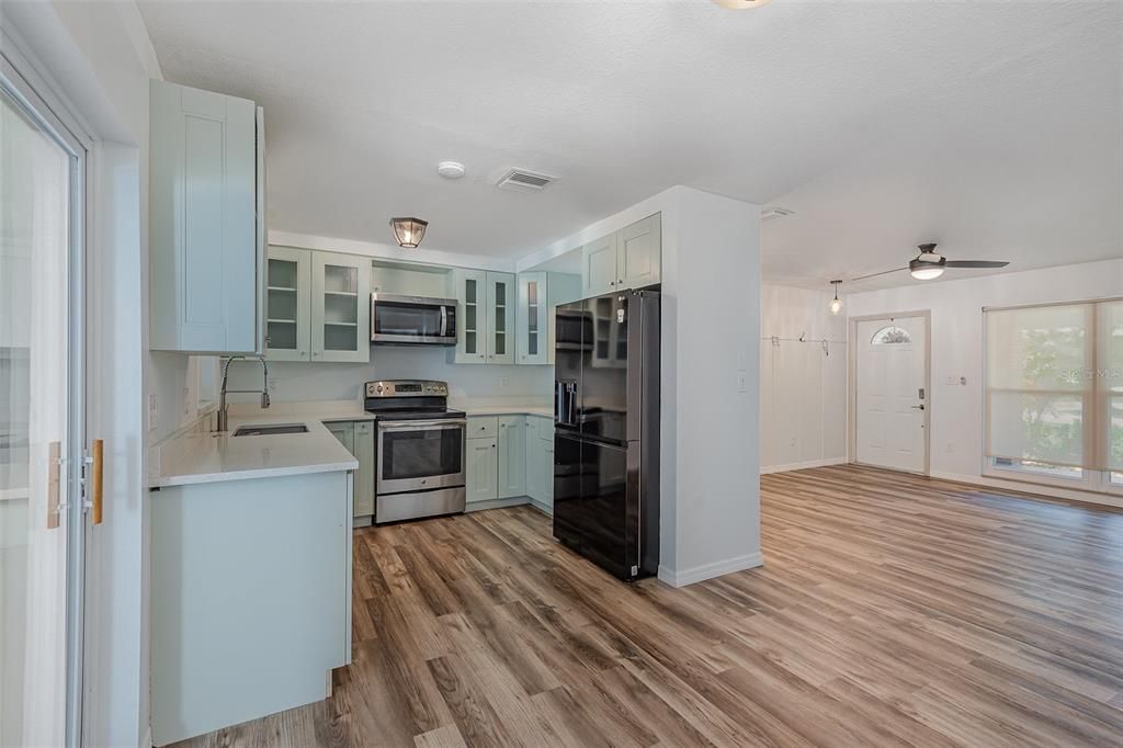 For Sale: $329,000 (3 beds, 2 baths, 1245 Square Feet)