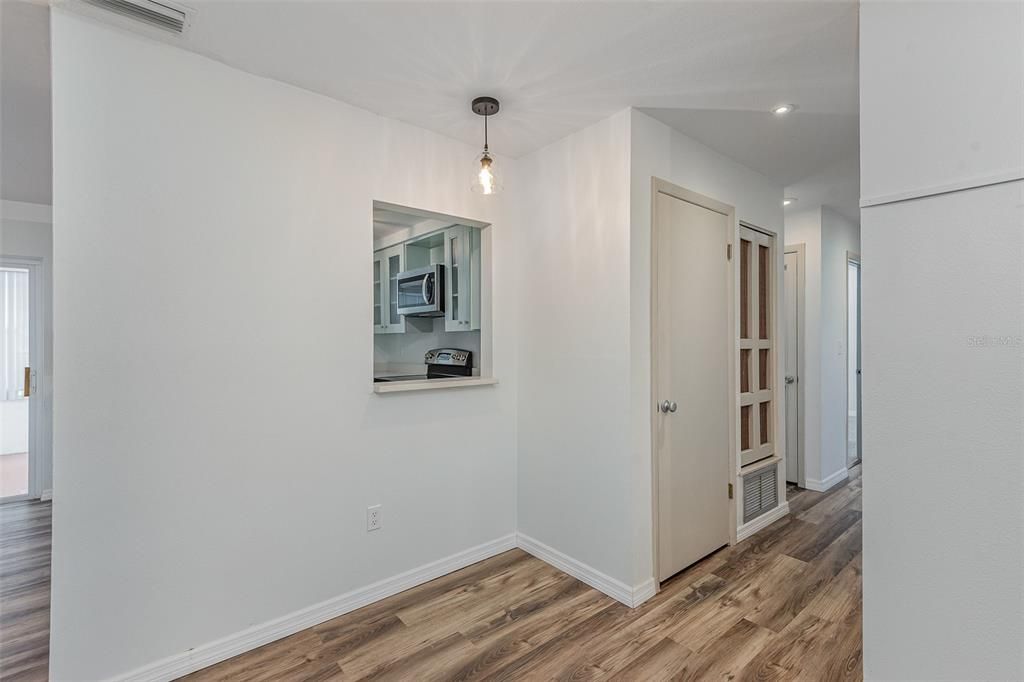 For Sale: $329,000 (3 beds, 2 baths, 1245 Square Feet)