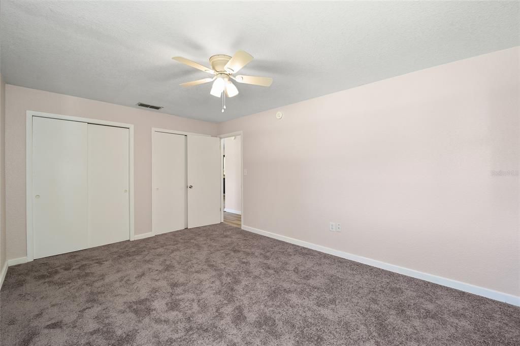 For Sale: $184,500 (2 beds, 1 baths, 931 Square Feet)