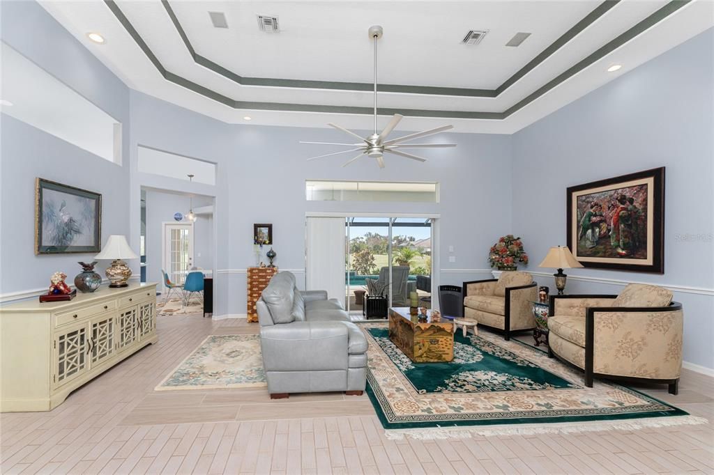 So open and spacious - the living room has a double tray ceiling!