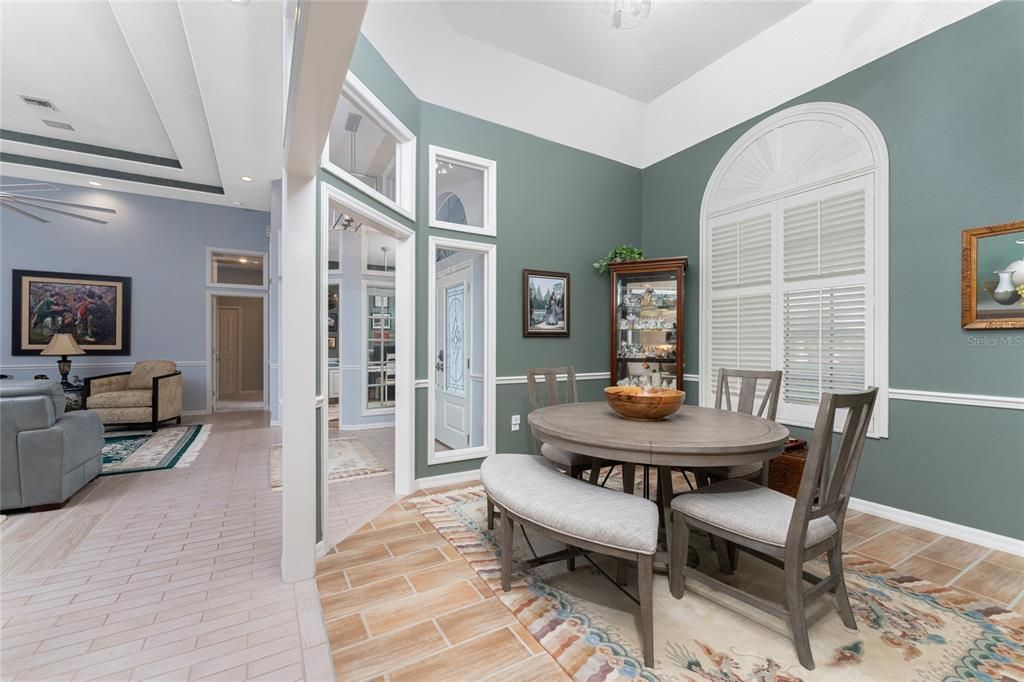 Dining area perfect for entertaining!