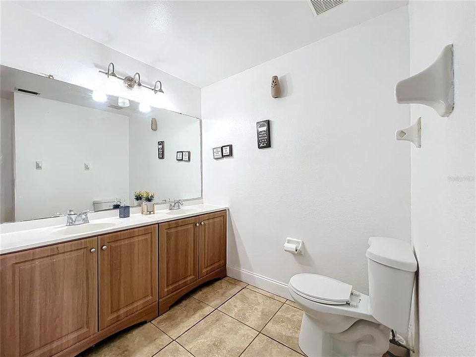 En-Suite Bathroom