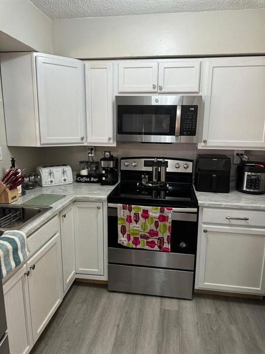 For Sale: $300,000 (3 beds, 1 baths, 1153 Square Feet)