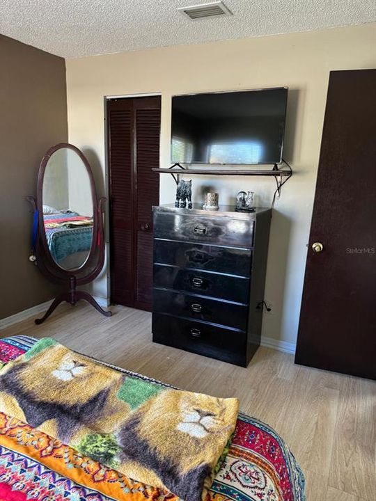 For Sale: $300,000 (3 beds, 1 baths, 1153 Square Feet)