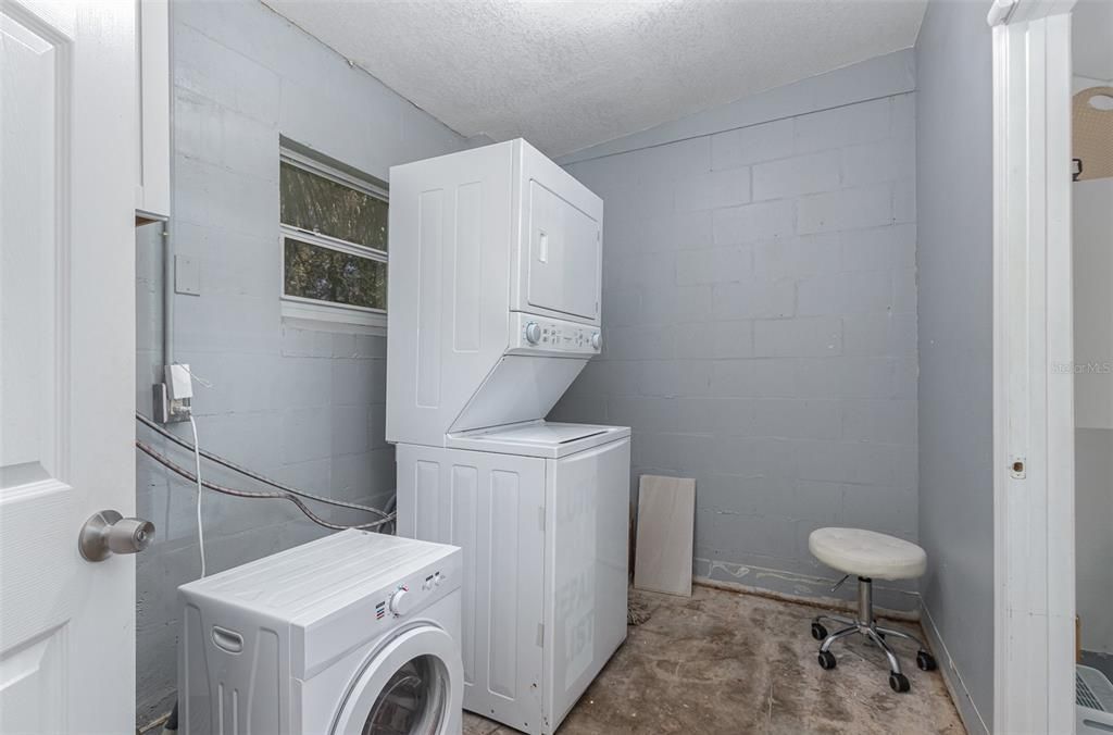 For Sale: $259,000 (3 beds, 1 baths, 1093 Square Feet)