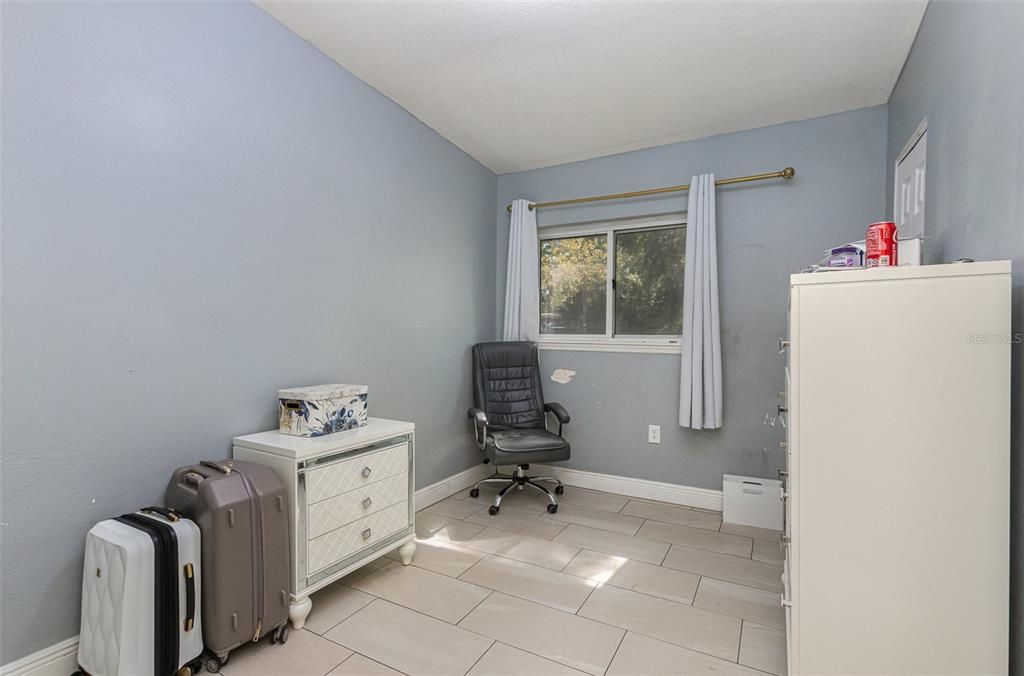 For Sale: $259,000 (3 beds, 1 baths, 1093 Square Feet)