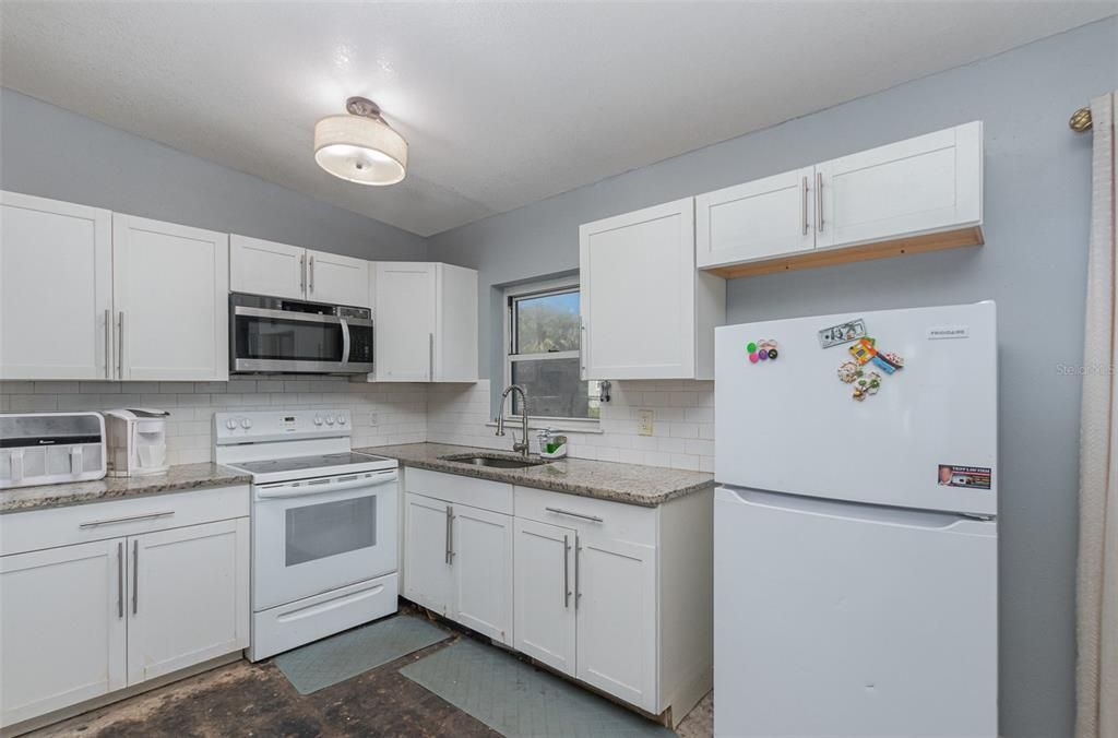 For Sale: $259,000 (3 beds, 1 baths, 1093 Square Feet)