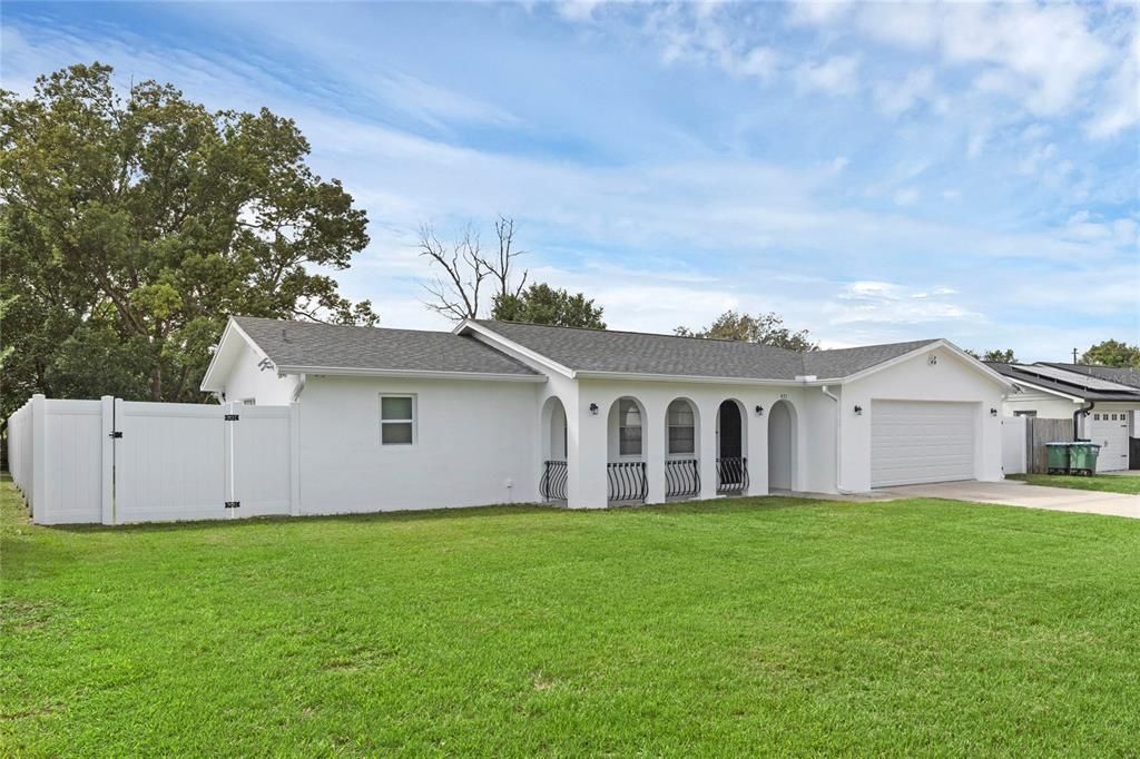 For Sale: $329,000 (3 beds, 2 baths, 1696 Square Feet)