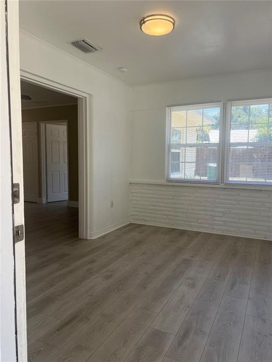 Active With Contract: $1,400 (2 beds, 1 baths, 856 Square Feet)