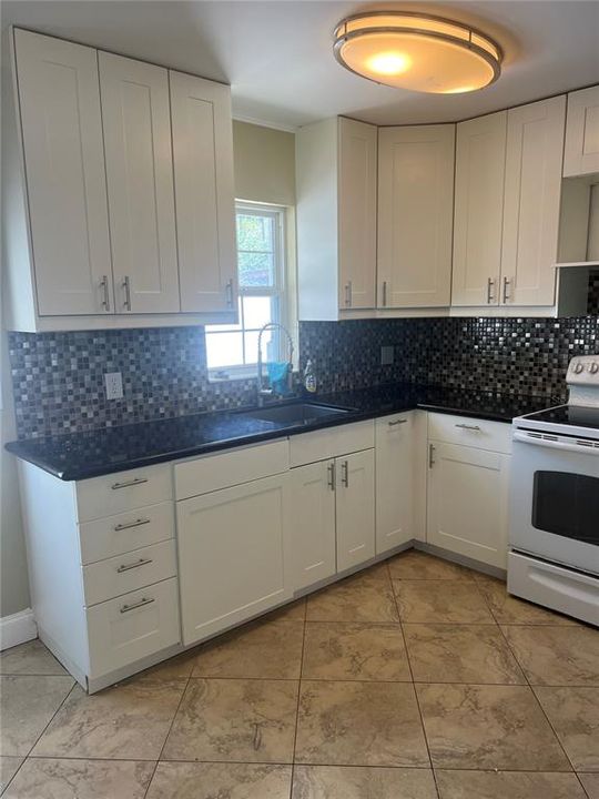 Active With Contract: $1,400 (2 beds, 1 baths, 856 Square Feet)