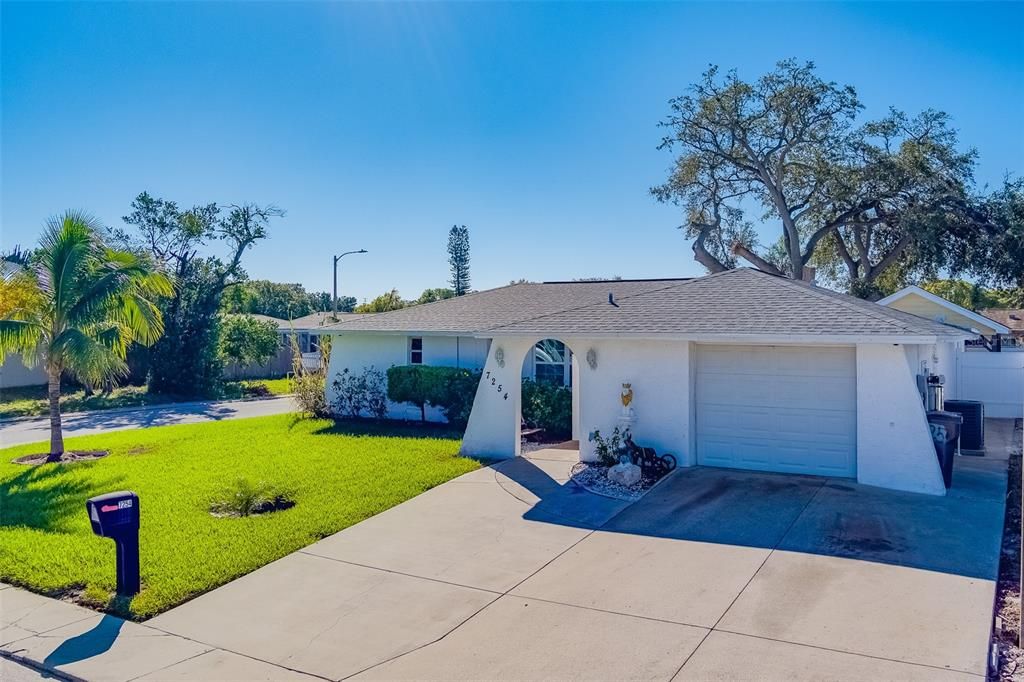 For Sale: $295,000 (3 beds, 2 baths, 1272 Square Feet)