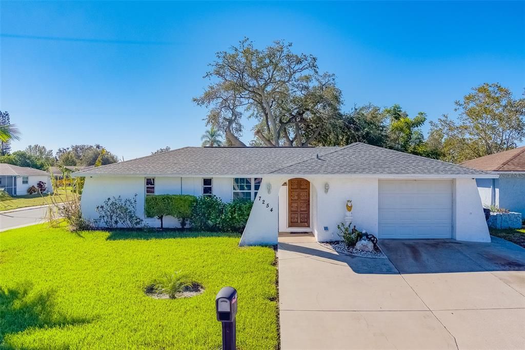 For Sale: $295,000 (3 beds, 2 baths, 1272 Square Feet)