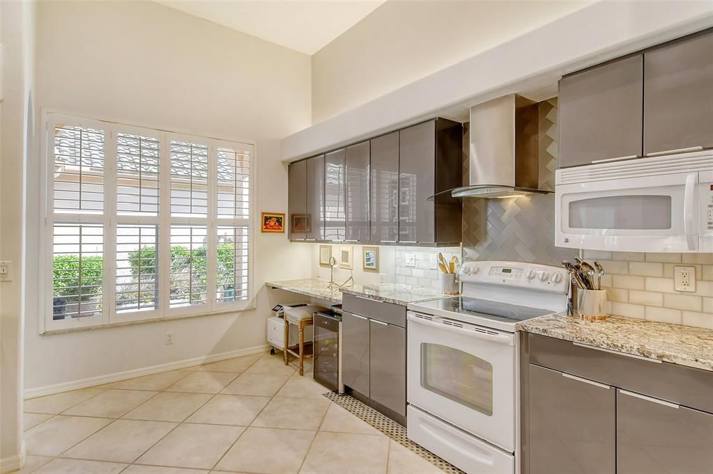 For Sale: $545,000 (2 beds, 2 baths, 1686 Square Feet)