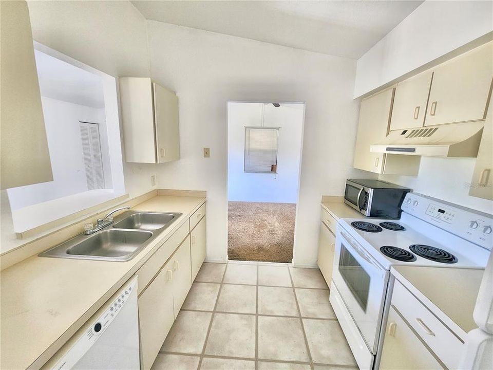 For Sale: $120,000 (2 beds, 2 baths, 960 Square Feet)