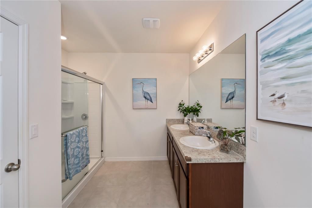 primary bath w dual sinks and huge shower