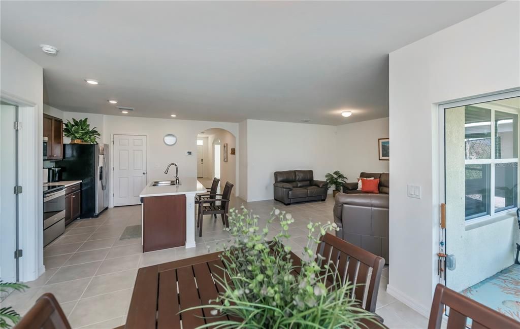 For Sale: $325,000 (3 beds, 2 baths, 1683 Square Feet)