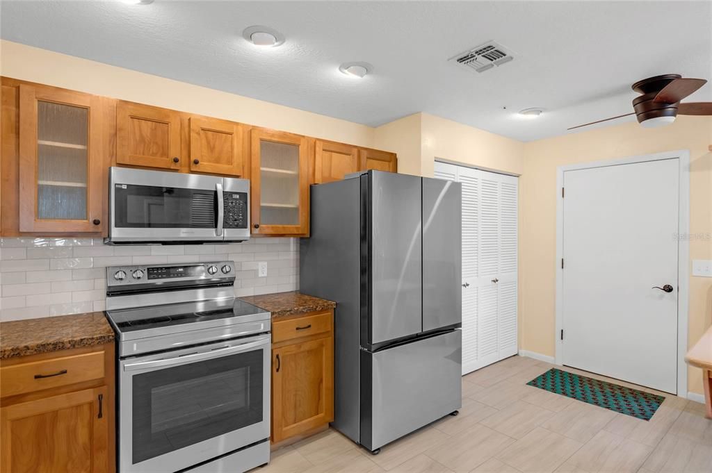 For Sale: $343,900 (3 beds, 2 baths, 1676 Square Feet)