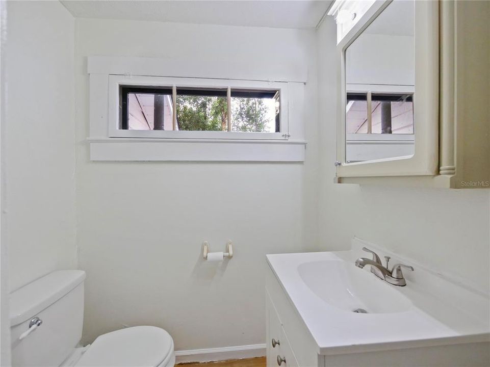 For Sale: $219,000 (2 beds, 1 baths, 828 Square Feet)