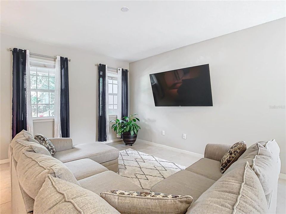 For Sale: $475,000 (3 beds, 2 baths, 1912 Square Feet)