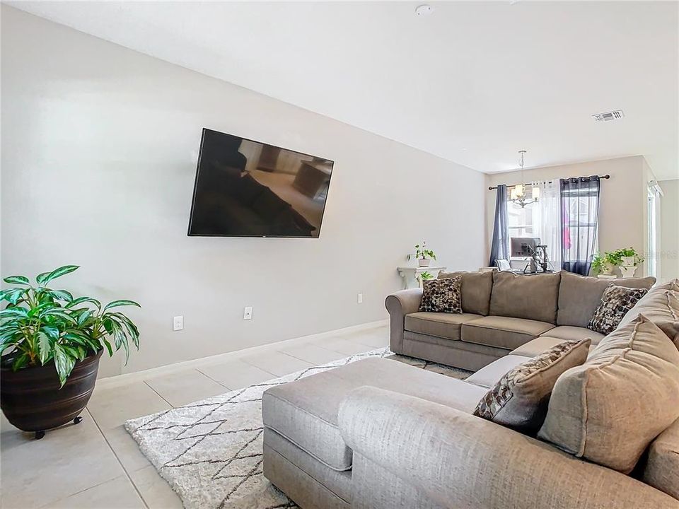 For Sale: $475,000 (3 beds, 2 baths, 1912 Square Feet)