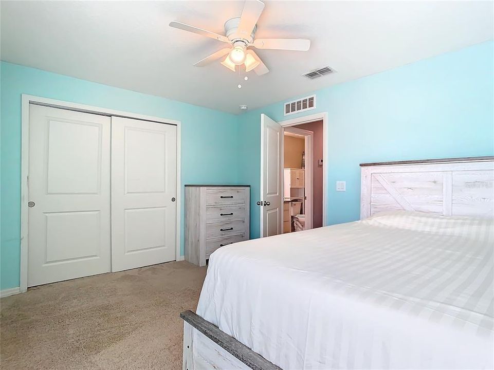 For Sale: $475,000 (3 beds, 2 baths, 1912 Square Feet)