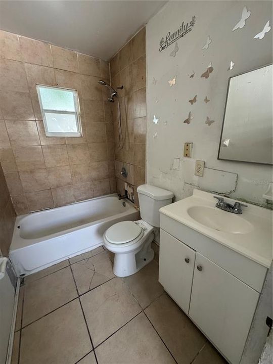 For Sale: $449,000 (2 beds, 1 baths, 938 Square Feet)