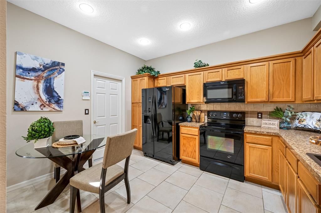 For Sale: $334,900 (2 beds, 2 baths, 1378 Square Feet)