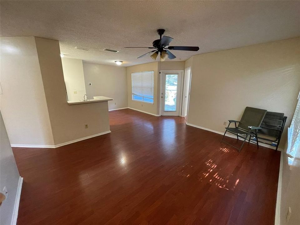 For Rent: $1,450 (2 beds, 1 baths, 851 Square Feet)