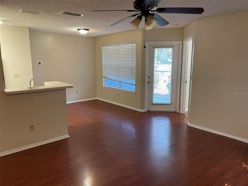 For Rent: $1,450 (2 beds, 1 baths, 851 Square Feet)