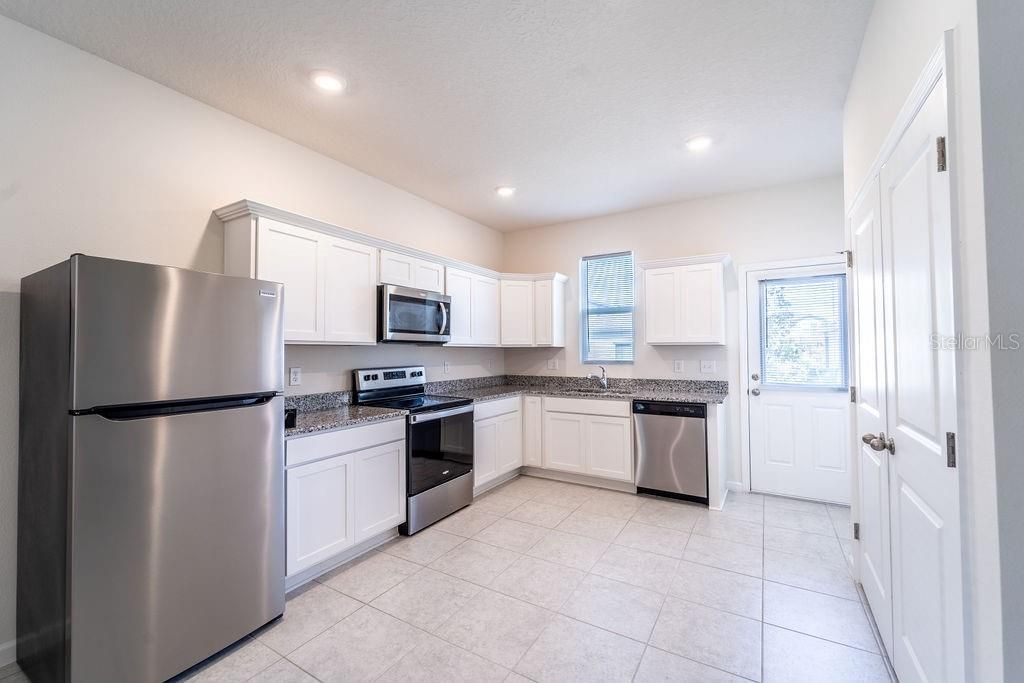 For Sale: $299,900 (3 beds, 2 baths, 1174 Square Feet)