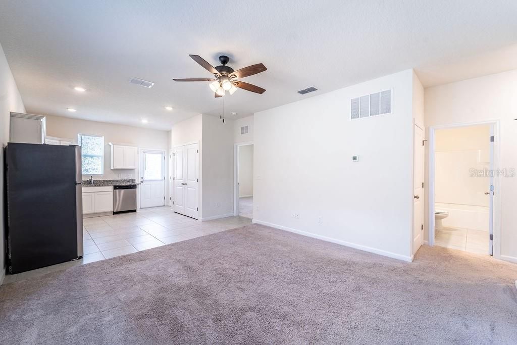 For Sale: $299,900 (3 beds, 2 baths, 1174 Square Feet)