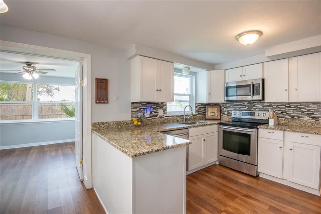 For Sale: $245,000 (3 beds, 2 baths, 996 Square Feet)