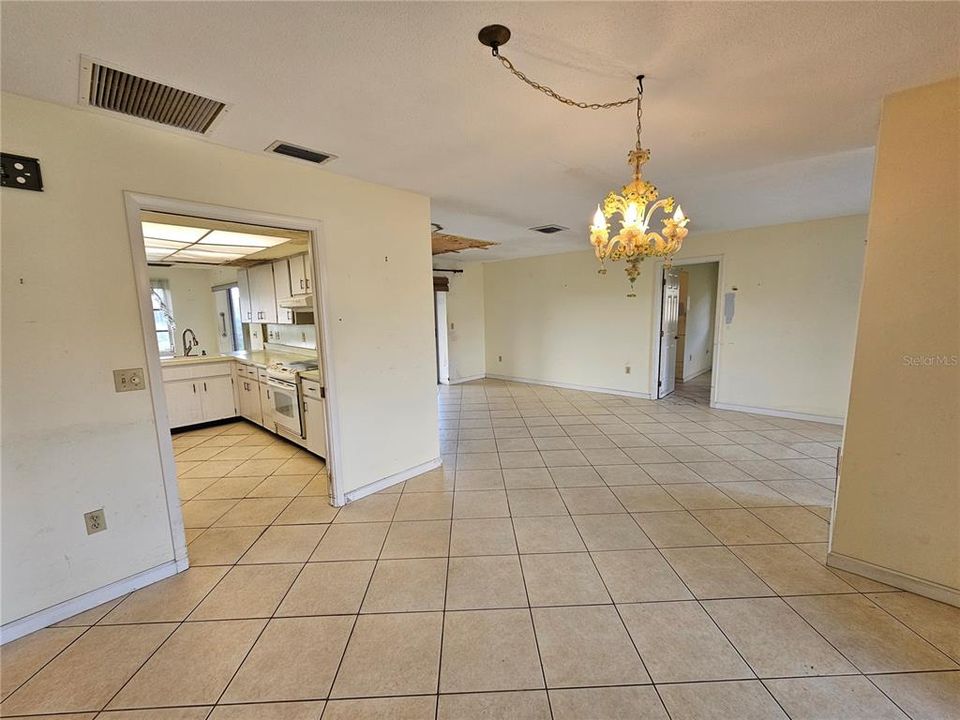 For Sale: $350,000 (2 beds, 2 baths, 1492 Square Feet)