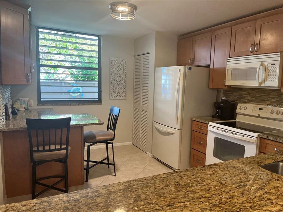 For Rent: $2,200 (2 beds, 2 baths, 1304 Square Feet)