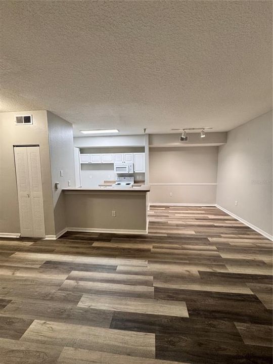 For Rent: $1,600 (2 beds, 1 baths, 1093 Square Feet)