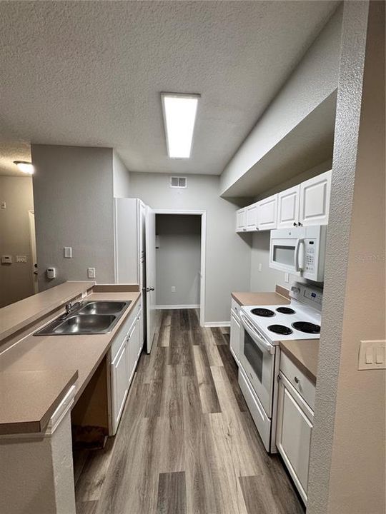 For Rent: $1,600 (2 beds, 1 baths, 1093 Square Feet)