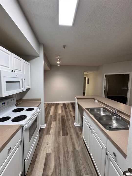 For Rent: $1,600 (2 beds, 1 baths, 1093 Square Feet)