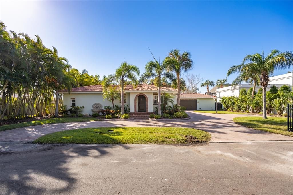 For Sale: $1,200,000 (3 beds, 2 baths, 1678 Square Feet)