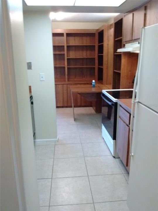 For Rent: $1,350 (1 beds, 1 baths, 781 Square Feet)