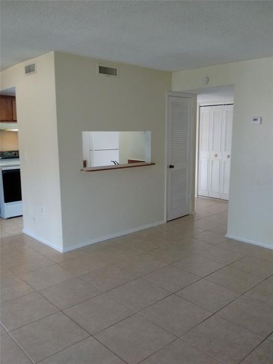 For Rent: $1,350 (1 beds, 1 baths, 781 Square Feet)