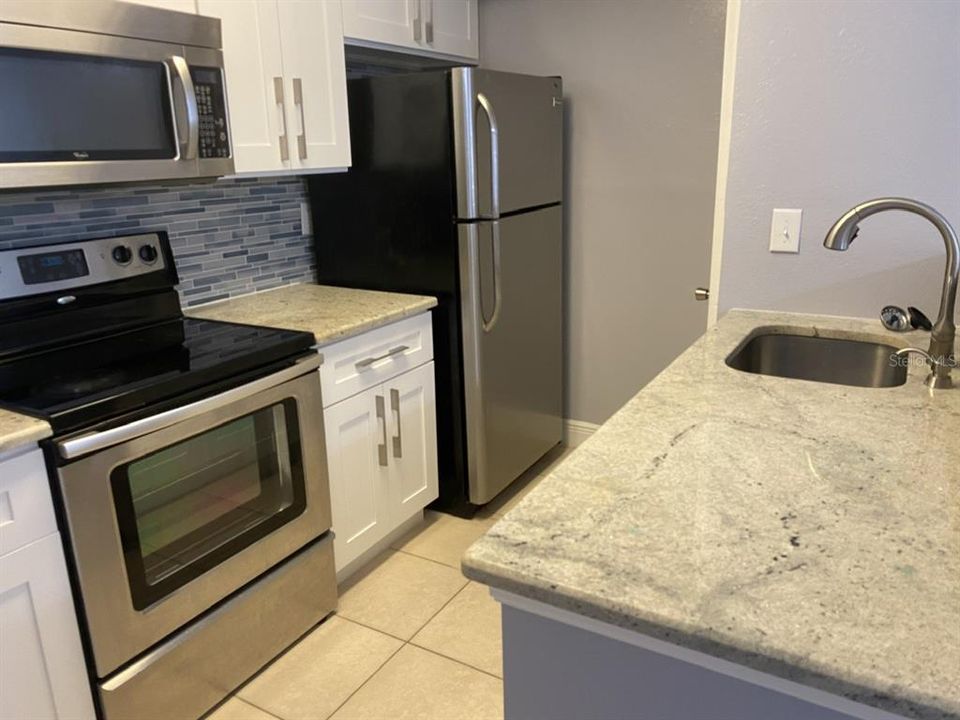 For Sale: $190,000 (2 beds, 2 baths, 874 Square Feet)