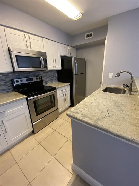 For Sale: $190,000 (2 beds, 2 baths, 874 Square Feet)