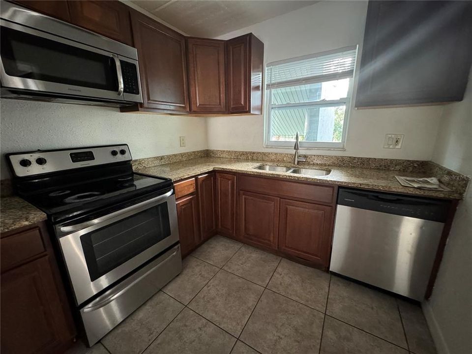 For Sale: $145,000 (1 beds, 1 baths, 742 Square Feet)