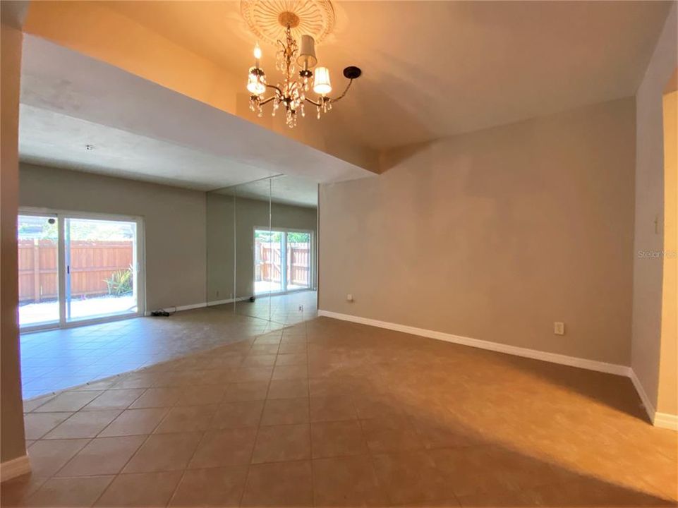 For Rent: $1,599 (2 beds, 1 baths, 1219 Square Feet)