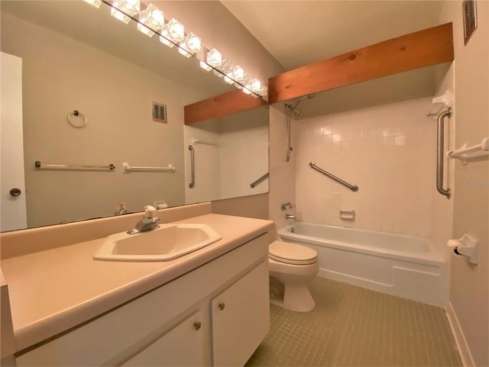 For Rent: $1,599 (2 beds, 1 baths, 1219 Square Feet)