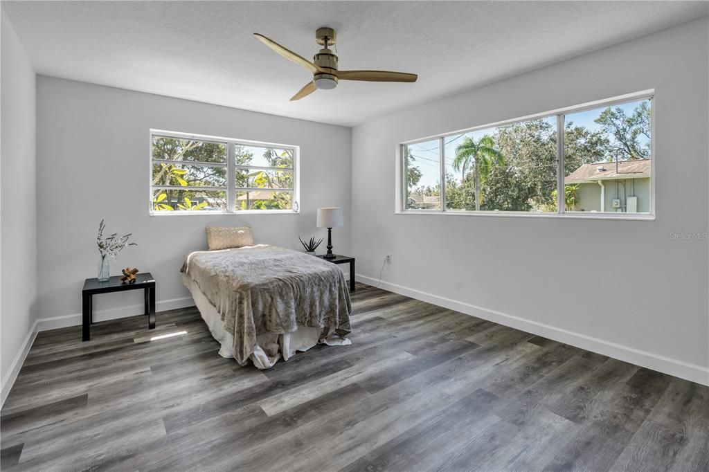 For Sale: $374,000 (2 beds, 2 baths, 1044 Square Feet)