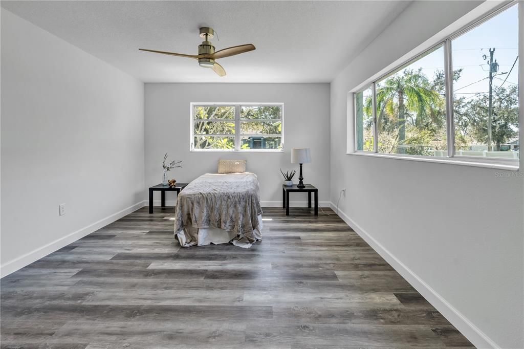 For Sale: $374,000 (2 beds, 2 baths, 1044 Square Feet)